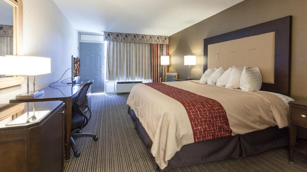 Red Roof Inn & Suites Dekalb Ngoại thất bức ảnh