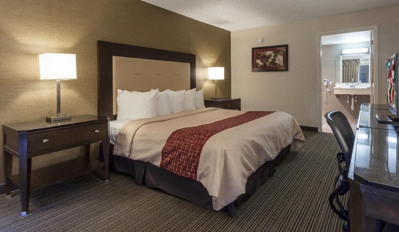 Red Roof Inn & Suites Dekalb Ngoại thất bức ảnh
