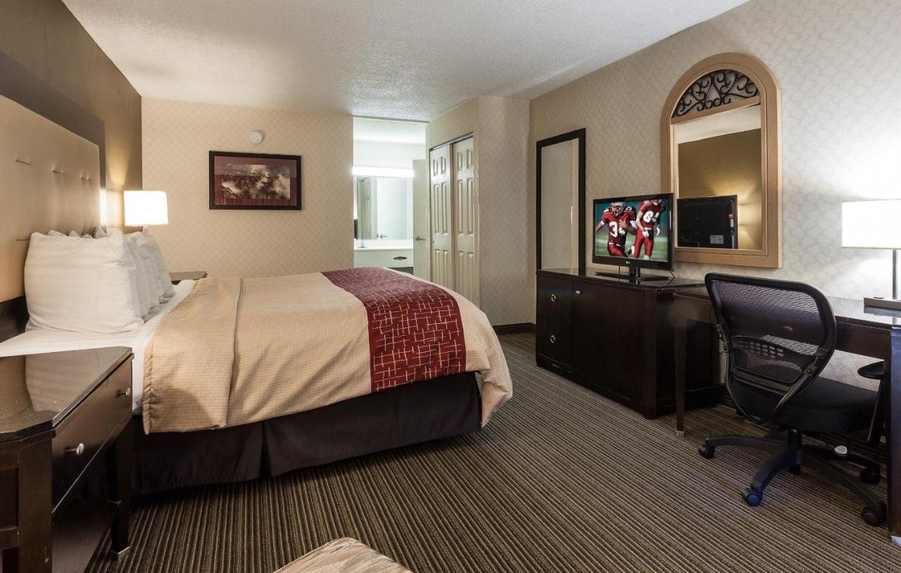 Red Roof Inn & Suites Dekalb Ngoại thất bức ảnh