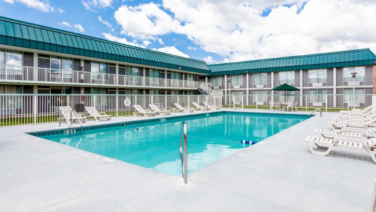 Red Roof Inn & Suites Dekalb Ngoại thất bức ảnh