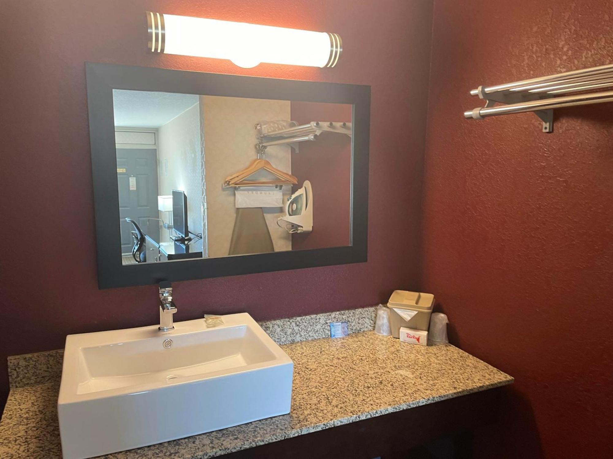 Red Roof Inn & Suites Dekalb Ngoại thất bức ảnh