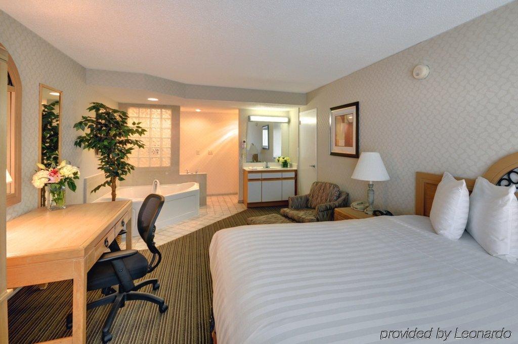 Red Roof Inn & Suites Dekalb Phòng bức ảnh
