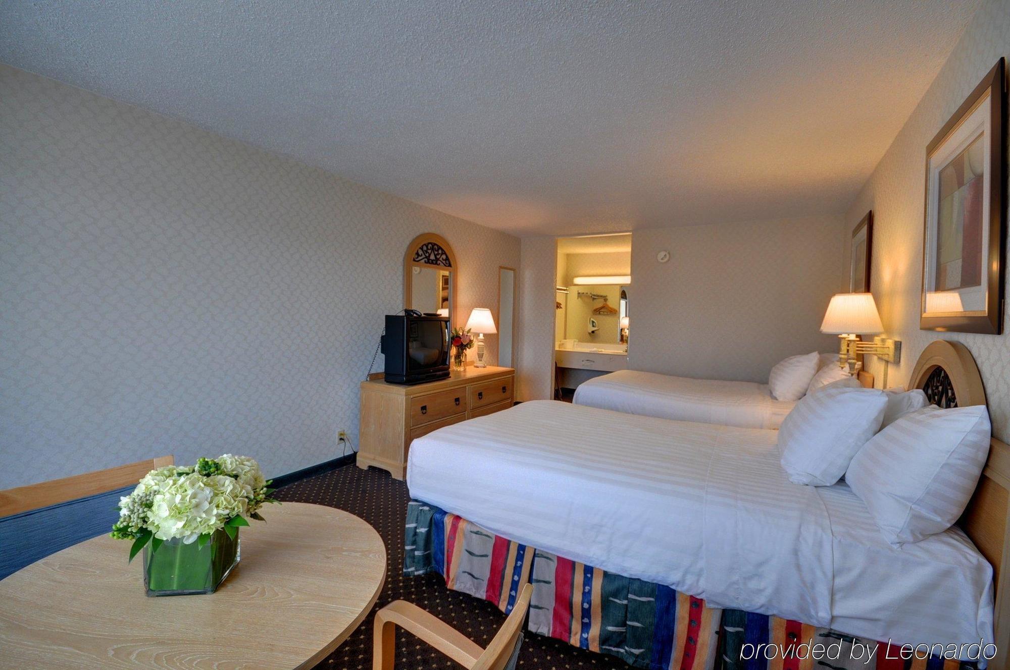 Red Roof Inn & Suites Dekalb Phòng bức ảnh